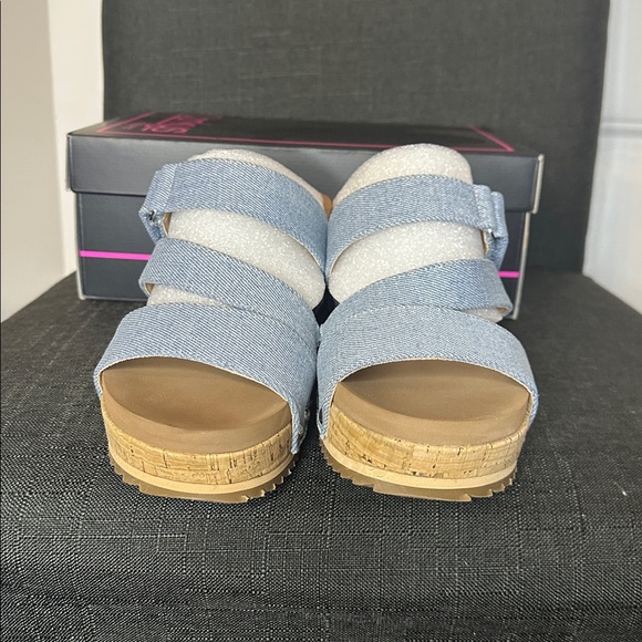 NWT‎ Corkys Size 7 Voyage Denim Wedge Strappy Sandals - Picture 2 of 7